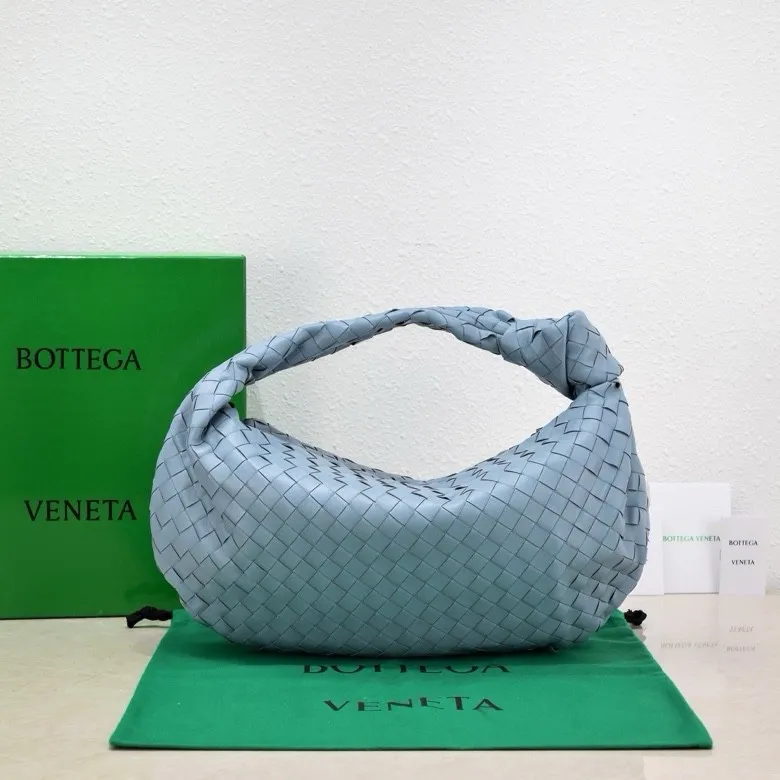 Batch 1860 large Jodie handbag, new arrival in early spring#, cool style, retro style, full of vitality, free and easy, distinctive personality brings multi-layered charm to daily wardrobe~ 🔝The soft and flowing fabric conveys a soft touch# A relaxed and comfortable feeling is newly interpreted in the silhouette· Croissant woven sheepskin Size: width 40 height 48 thickness 16 [6698#]